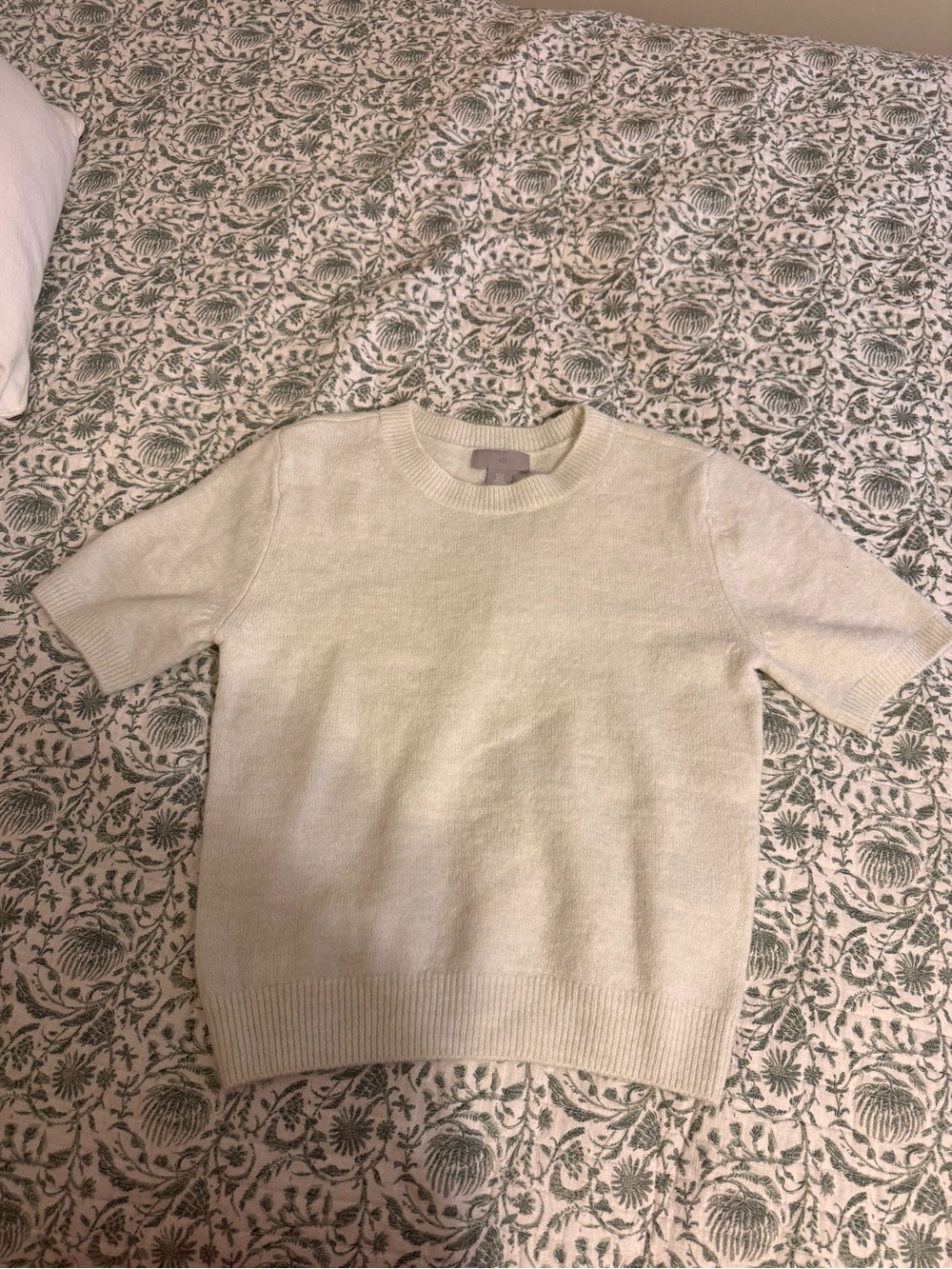 H&M Short Sleeve Crewneck Sweater in Off-White